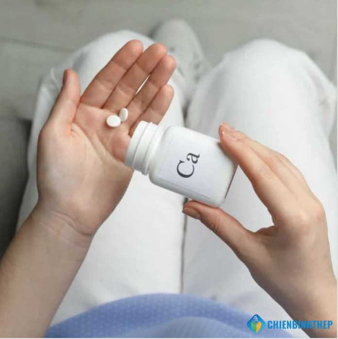 Canxi cho người già: Chọn sao không táo bón, dễ tiêu hóa?