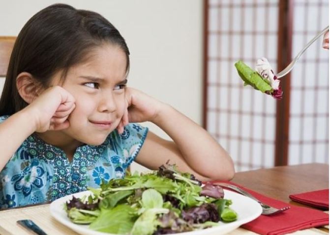 ép trẻ ăn nhiều chất sơ