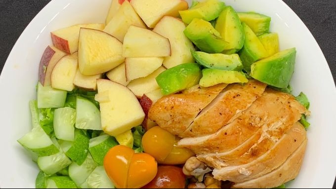 Salad ức gà táo