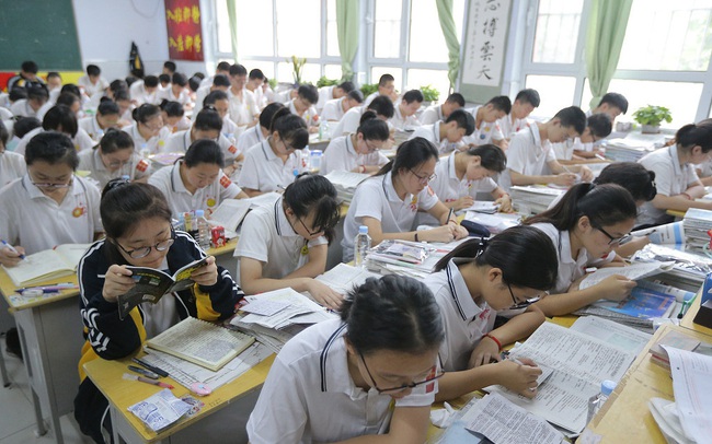 Cha mẹ tại Trung Quốc bỏ tiền ‘mua’ quốc tịch nước ngoài cho con để tránh thi đại học